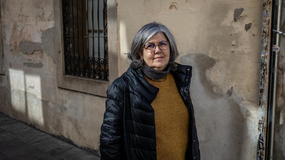 Maria Guardia, vecina de Sant Andreu que tiene que esperar un mes para acceder a su CAP.