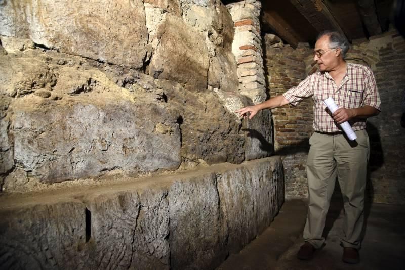 Hallados restos de un torreón romano entre una tienda y un bar de Zaragoza