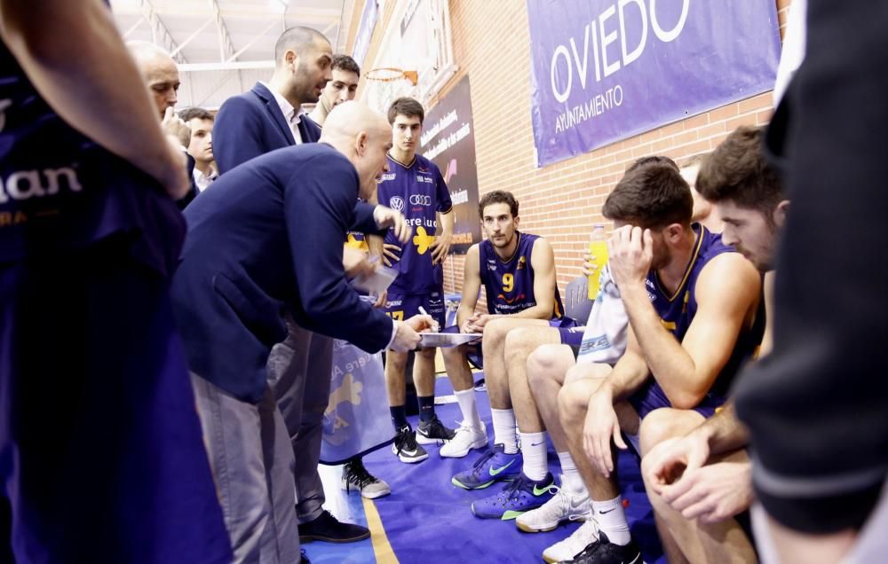 Partido entre el Unión Financiera Baloncesto Oviedo y el F.C. Barcelona B