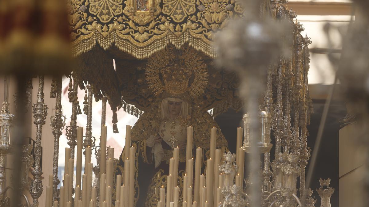 Salida de San Juan de la Virgen de Lágrimas y Favores.