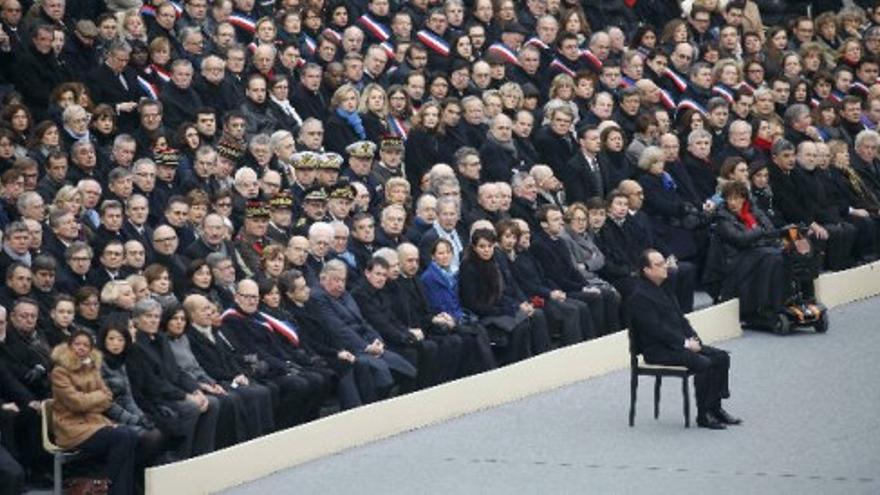 Hollande: "Llevaremos este combate hasta el final, y ganaremos"