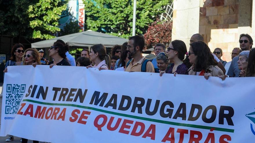 "Sin tren madrugador, Zamora se queda atrás": nueva movilización de los usuarios del AVE