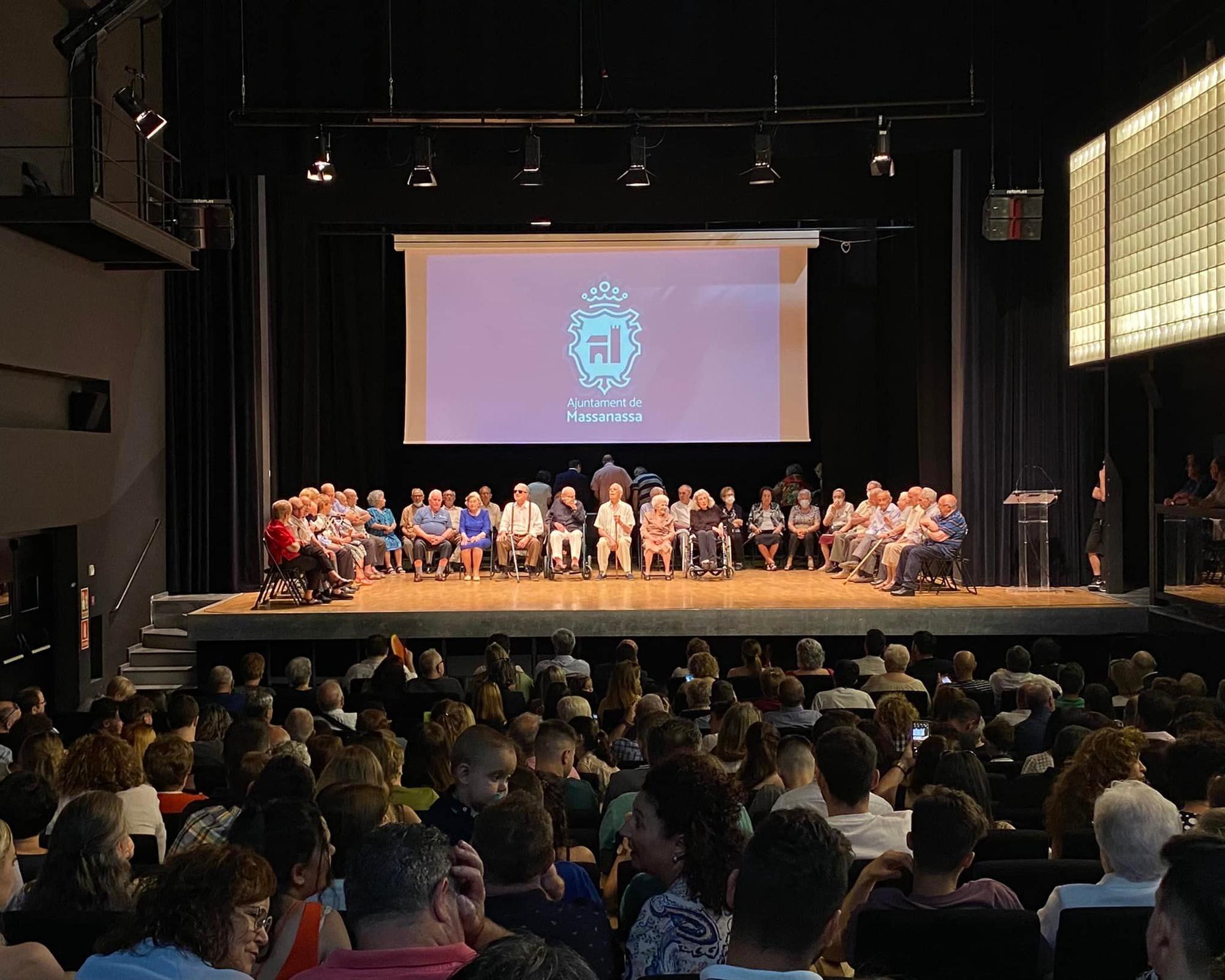 Homenaje 90 años en el auditorio municipal.jpg