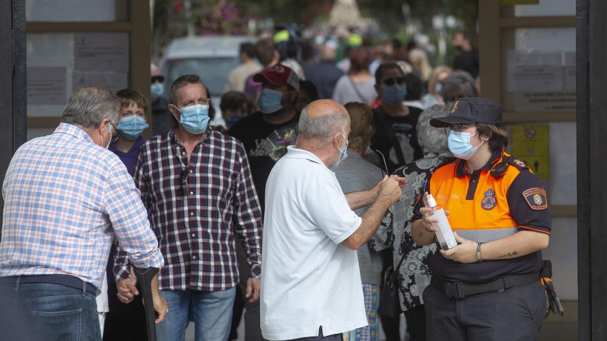 Día de Todos los Santos en el Cementerio de Alicante