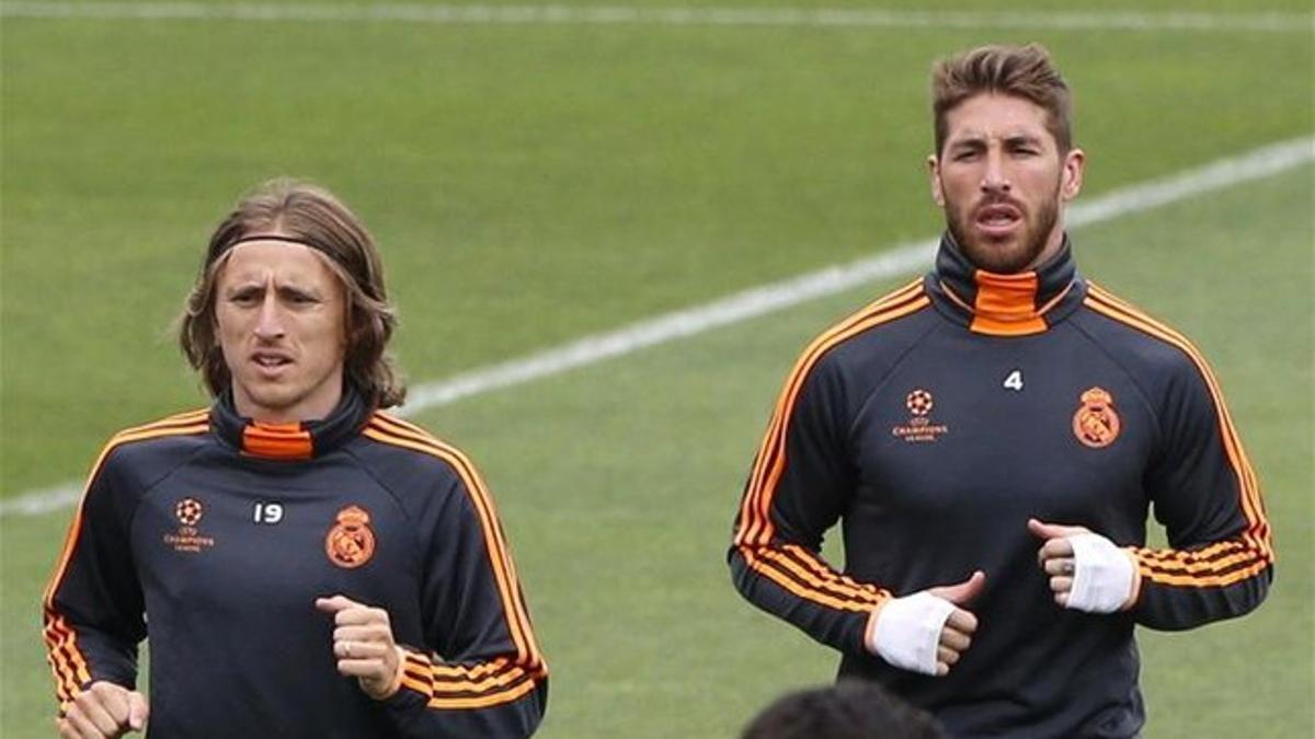 La lesión de Modric, aquí junto a Sergio Ramos, encendió las alarmas en el Real Madrid