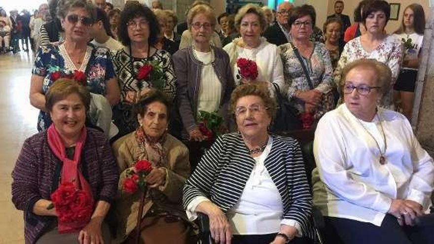 La centenaria Lula Sánchez (segunda por la izquierda) y sus amigas.