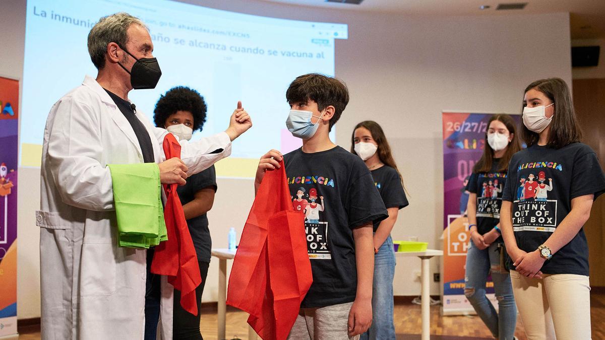 Los alumnos del Colegio Maristas de Ourense participaron en la ponencia inaugural.