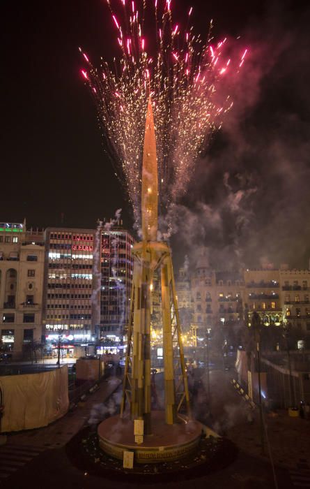 Así ha sido la 'cremà' de la falla municipal