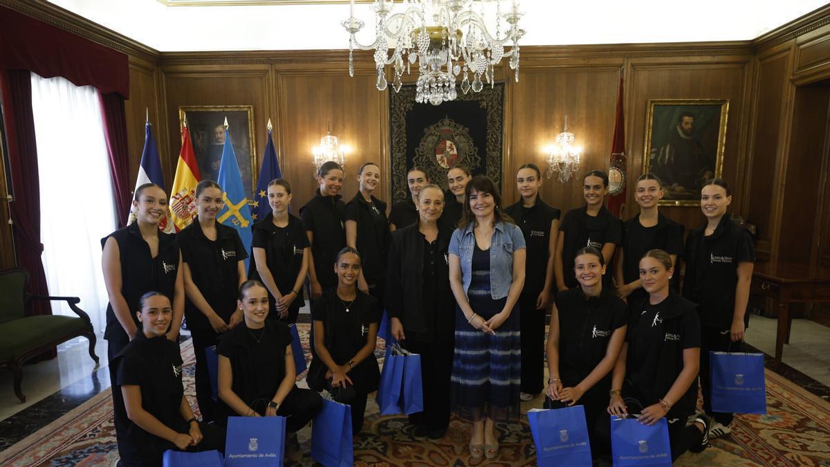 Bailarinas de Teresa Tessierr que viajan a Dublín a una competición internacional.