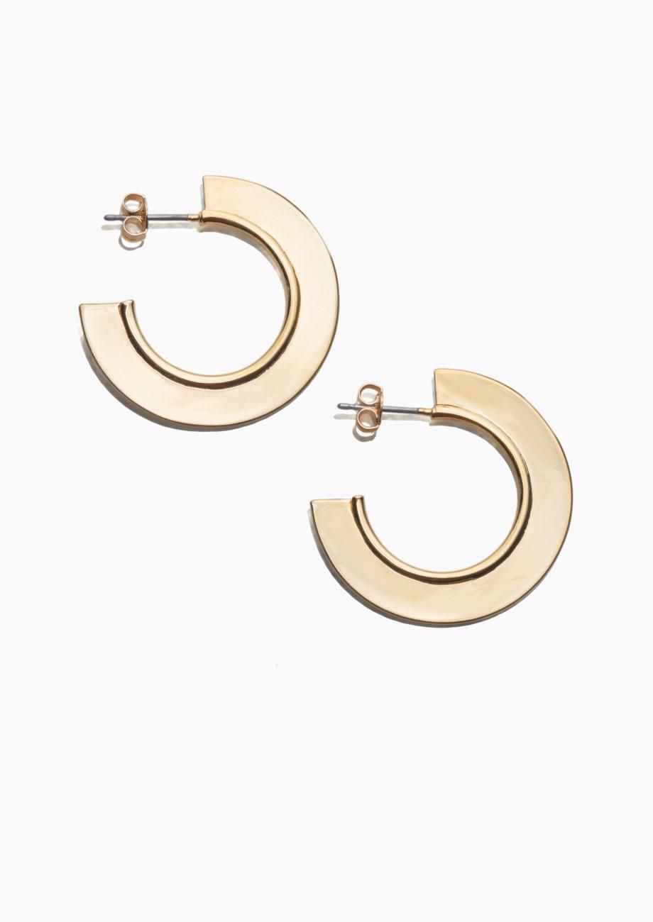 Joyería de verano: aros dorados