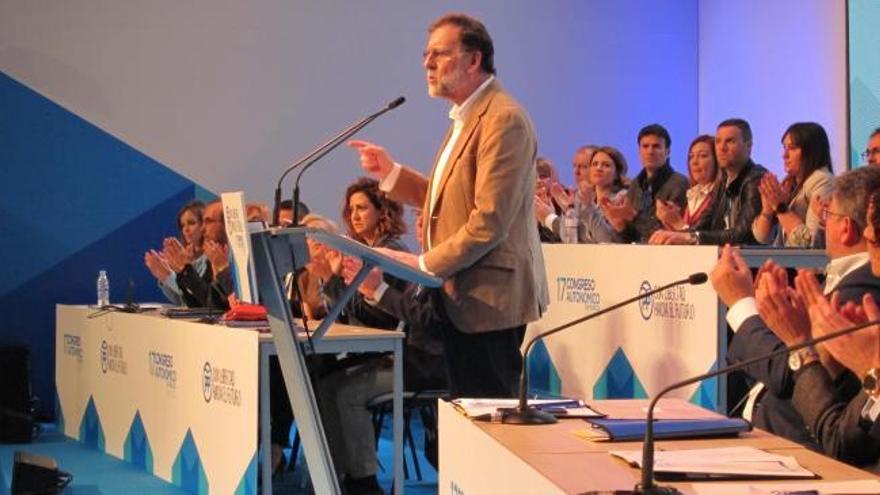 Rajoy: "El Gobierno ofrece pensiones seguras y la oposición promesas falsas"