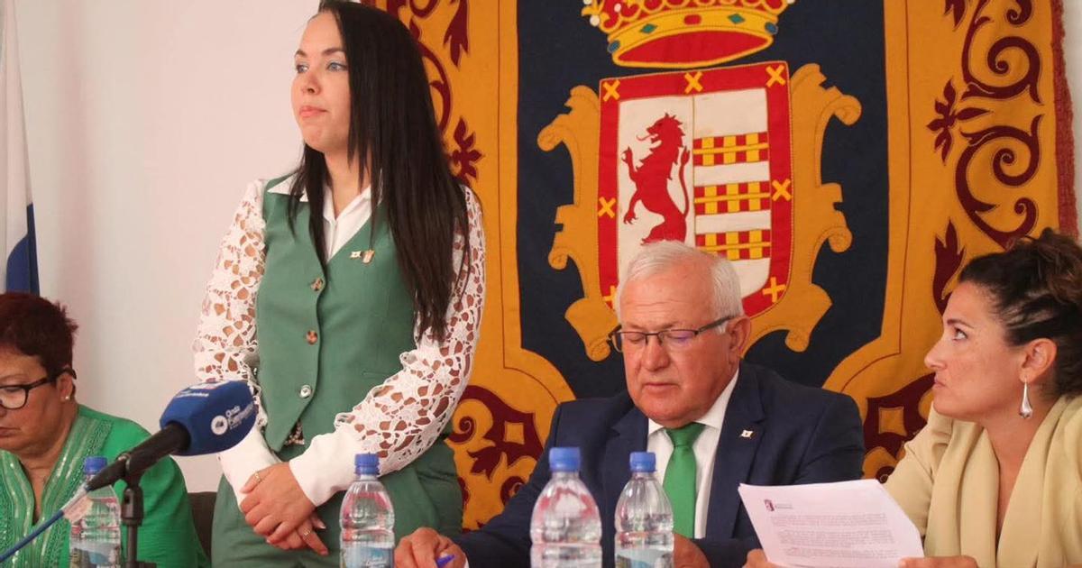 Esperanza González Méndez jura su acta en la constitución del Ayuntamiento, en junio de 2023.