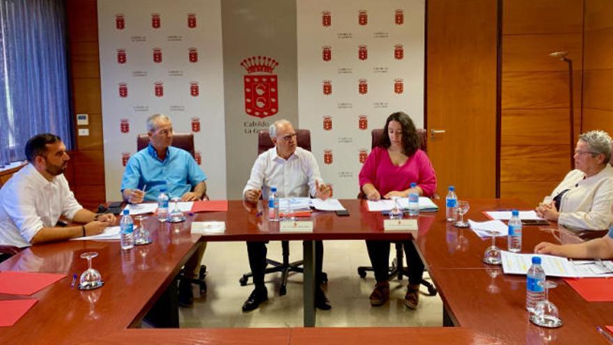 Reunión del Cabildo de La Gomera con representantes de los ayuntamientos de Agulo, Hermigua y Vallehermoso.