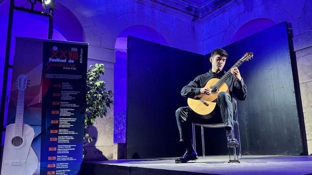 El guitarrista emeritense durante su actuación en la final del Concurso Internacional de Guitarra ‘Ciutat d’Elx’.