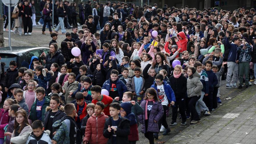 Manifestación de alumnado del barrio de Monte Porreiro de Pontevedra este 25-N.