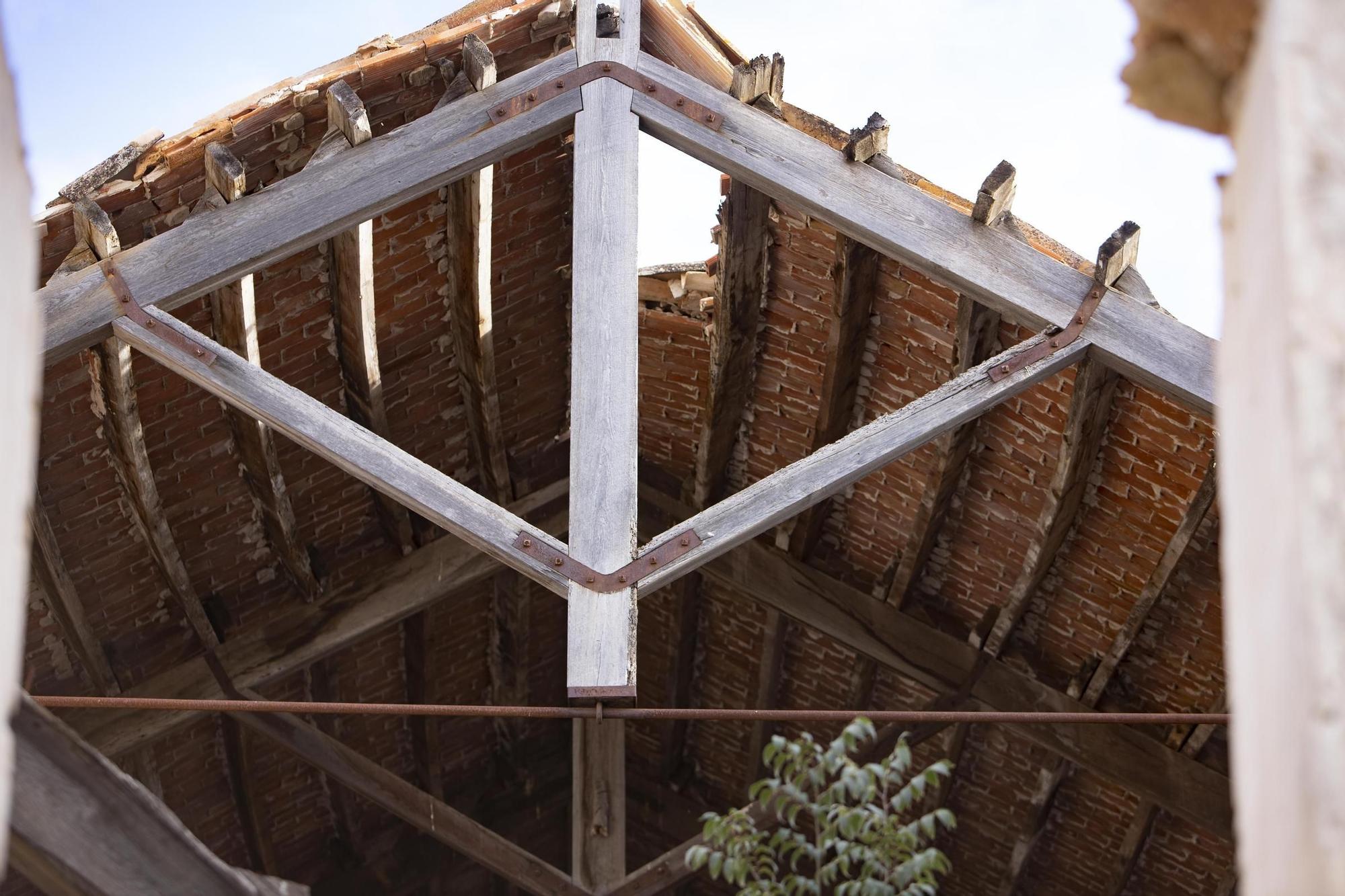 Este es el estado de deterioro que sufre la "Casa de los Quadrado" en Xàtiva