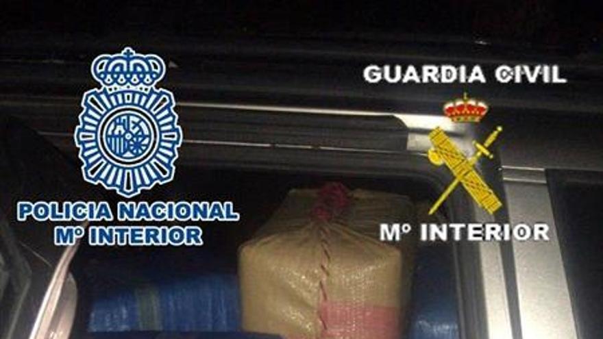 Incautados 2.600 kilos de hachís a dos grupos aliados de narcos