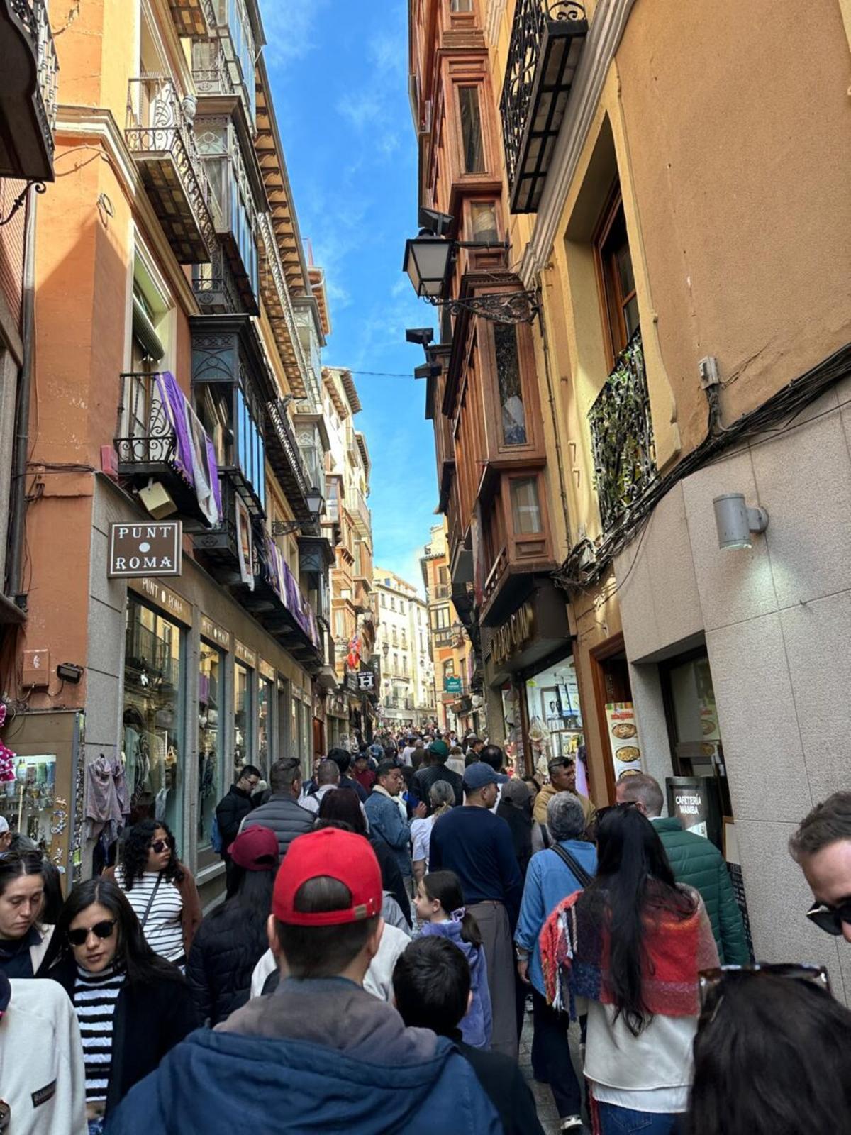 Afluencia en las calles de Toledo durante la Semana Santa
