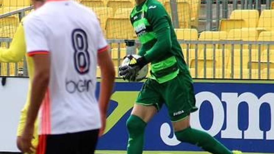 Ander Cantero y Joan Femenías seguirán en la portería del Villarreal B