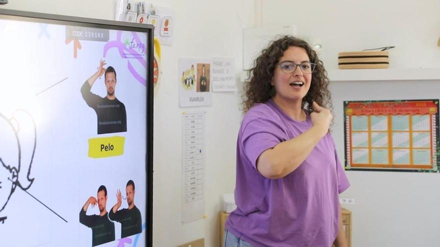 Ruth Lovera, experta en lengua de signos: «Tener personal de apoyo en los colegios es un derecho, no un privilegio»