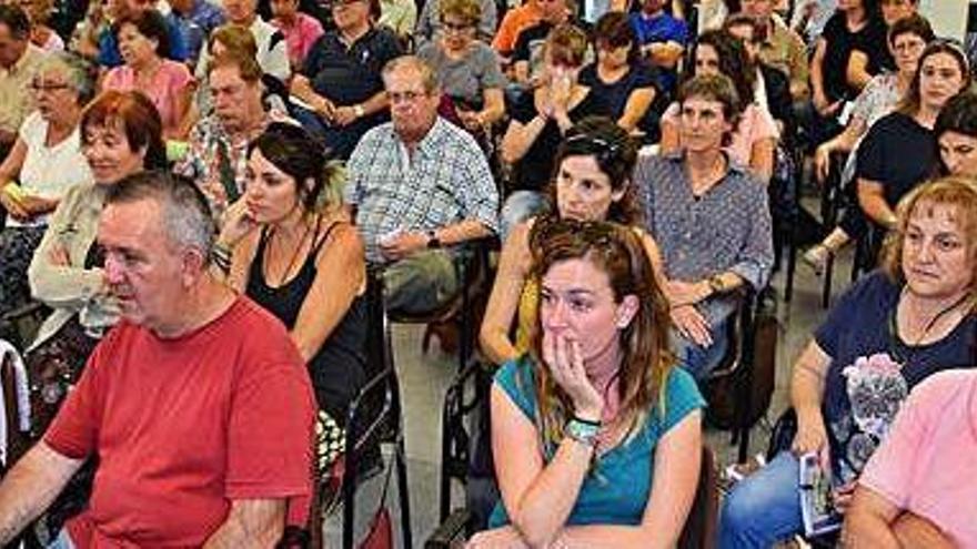 Socis que van assistir a l&#039;assemblea de l&#039;entitat celebrada en una sala de l&#039;hotel d&#039;entitats de Berga, ahir