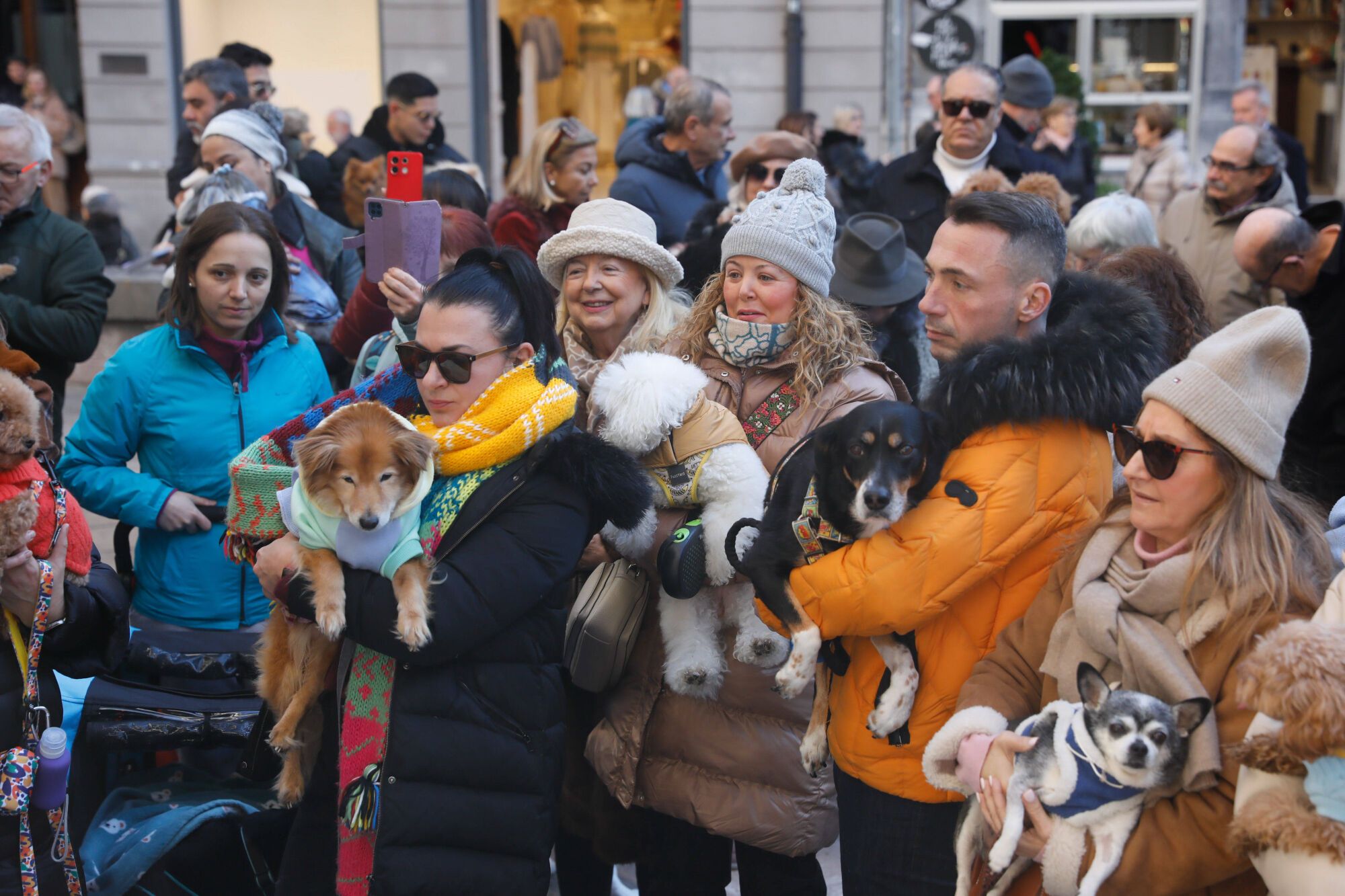 EN IMÁGENES: Bendición de mascotas por San Antón en la basílica de San Juan de Oviedo