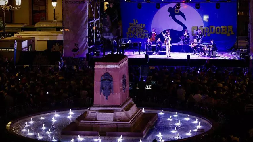 Manuel Lombo inaugura en Las Tendillas la Noche Blanca del Flamenco