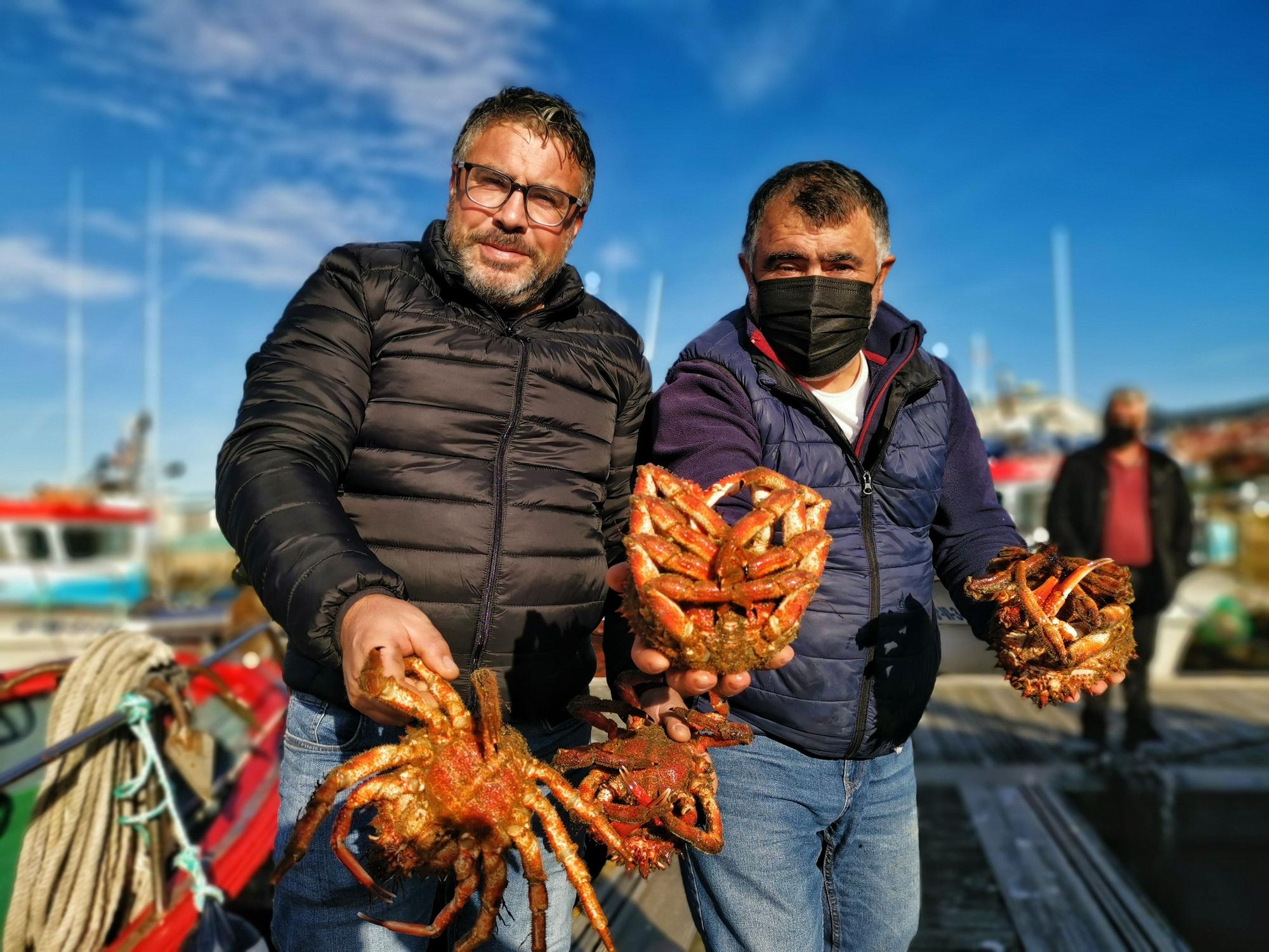 La campaña del "marisco rey", la centolla, arranca en Cangas y Bueu