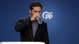 Sémper califica de escándalo que Díaz se vea con Puigdemont para allanar la investidura