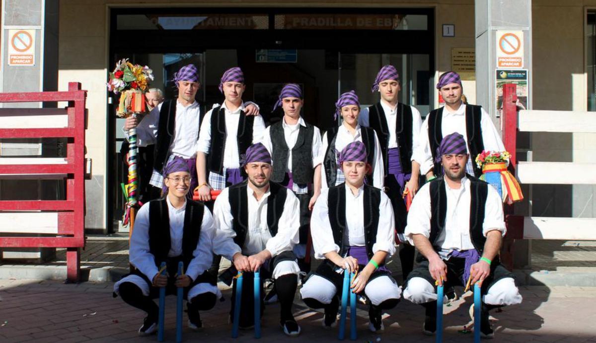 Los danzantes de Pradilla de Ebro actuaron en las fiestas. |