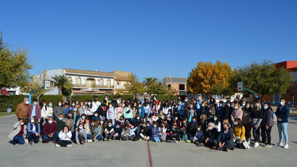 Foto de grupo de asistentes al tercer encuentro provincial de Consejos de Infancia y Adolescencia en Fuente Palmera.
