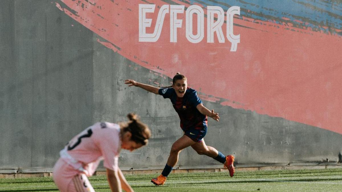Natalia Escot celebra un gol con el Barça B