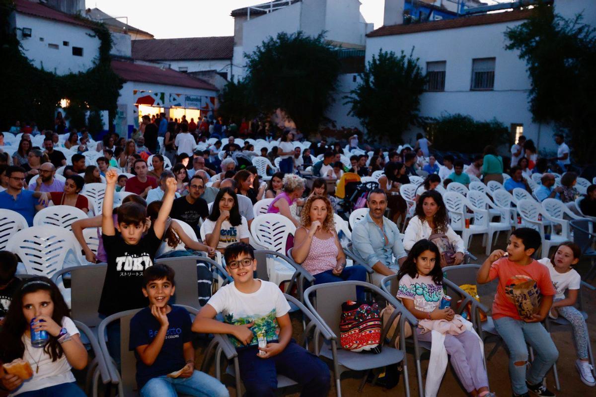 Córdoba recibe ansiosa la vuelta de los cines de verano.