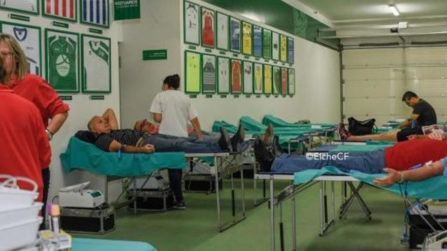 Un momento de la donación de sangre realizada durante el pasado fin de semana en el Martínez Valero