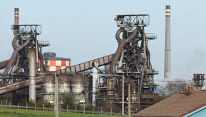 Los dos hornos altos de Arcelor en Asturias.