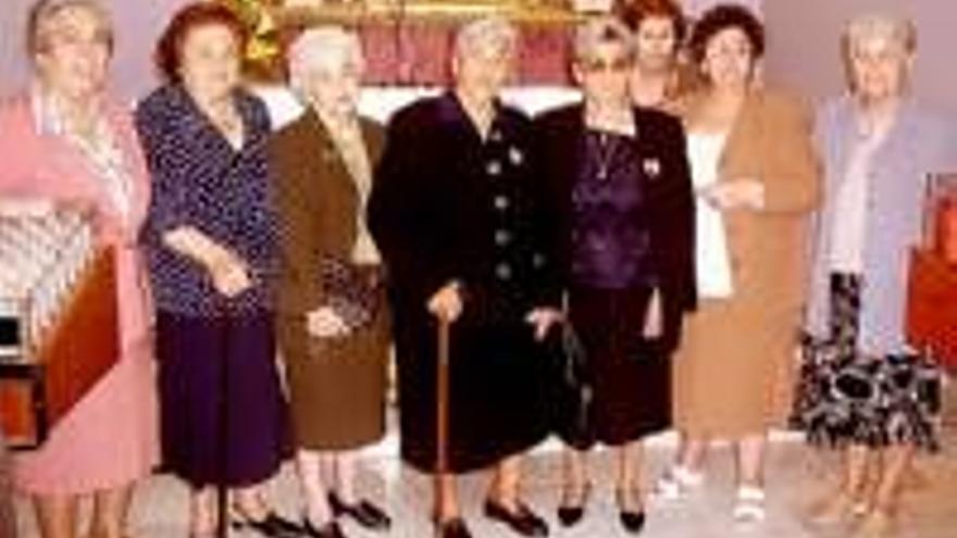 La Asociación de Viudas de Coria homenajea a cuatro de sus socias que han cumplido 80 años