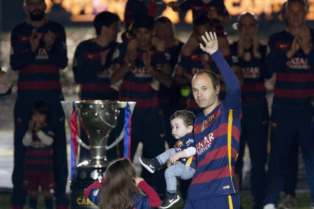 El conjunto de Luis Enrique disfrutó de una fiesta en el Camp Nou para celebrar los títulos de Liga y Copa del Rey.