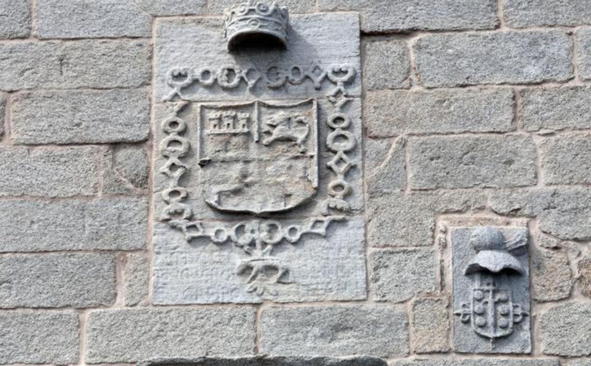 Dos de los escudos erosionados. |  Marta G. Brea