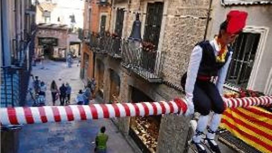 L&#039;Argenteria penja el Tarlà  de Sant Joan