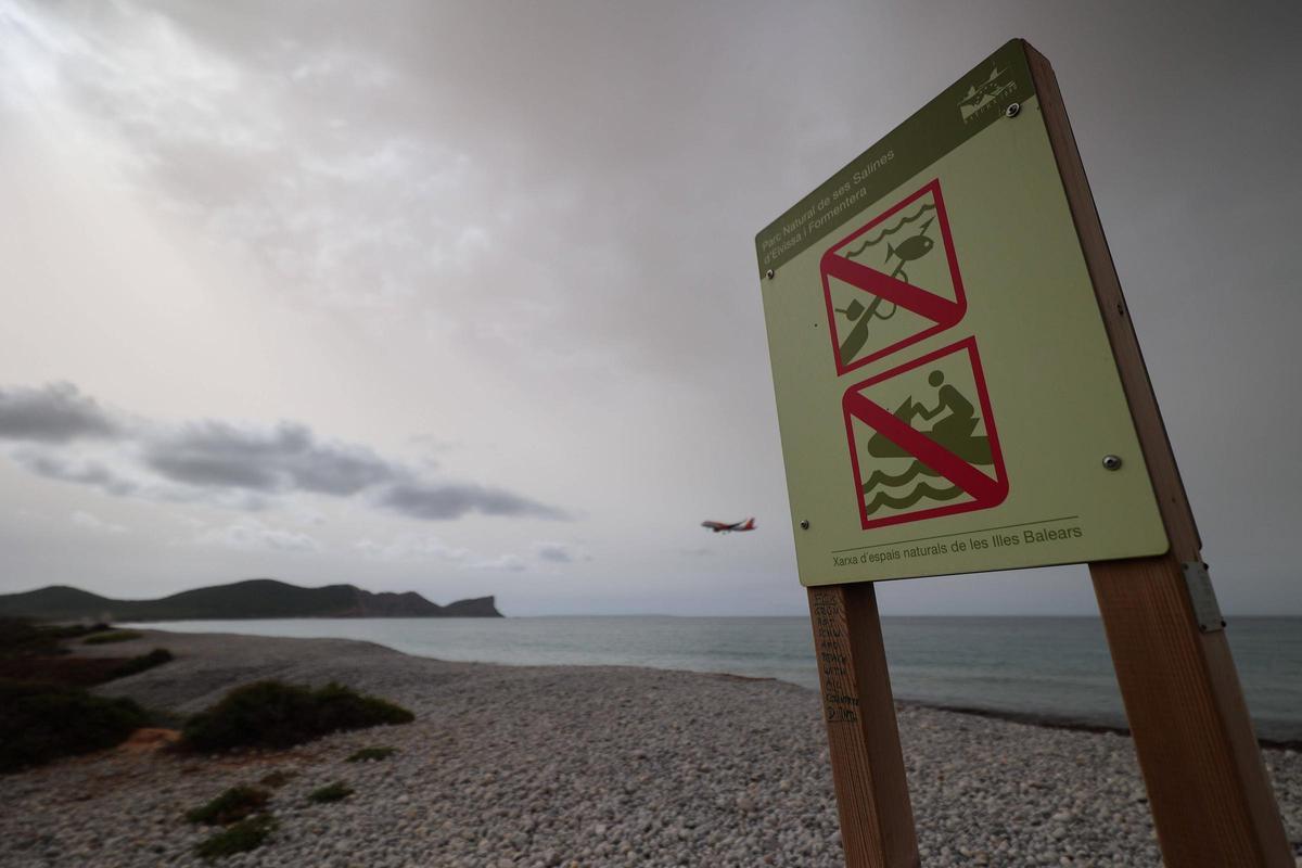 La playa de es Codolar forma parte de la Red Natura 2000, protegida a nivel nacional.