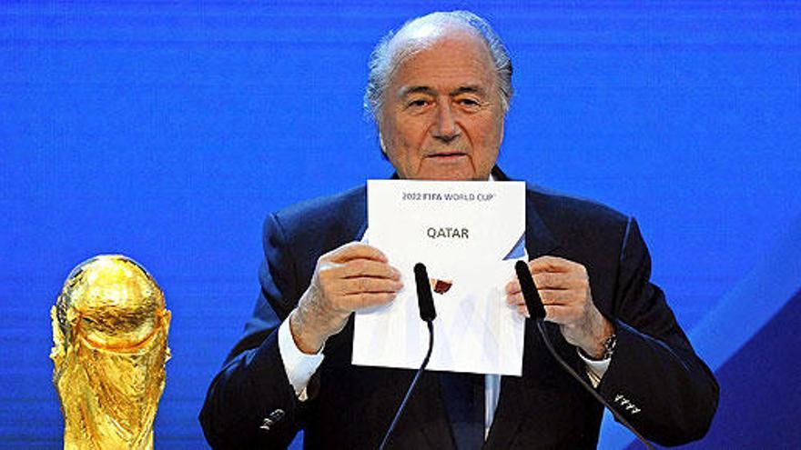 Blatter, al anunciar en 2010 a Catar como sede del Mundial.