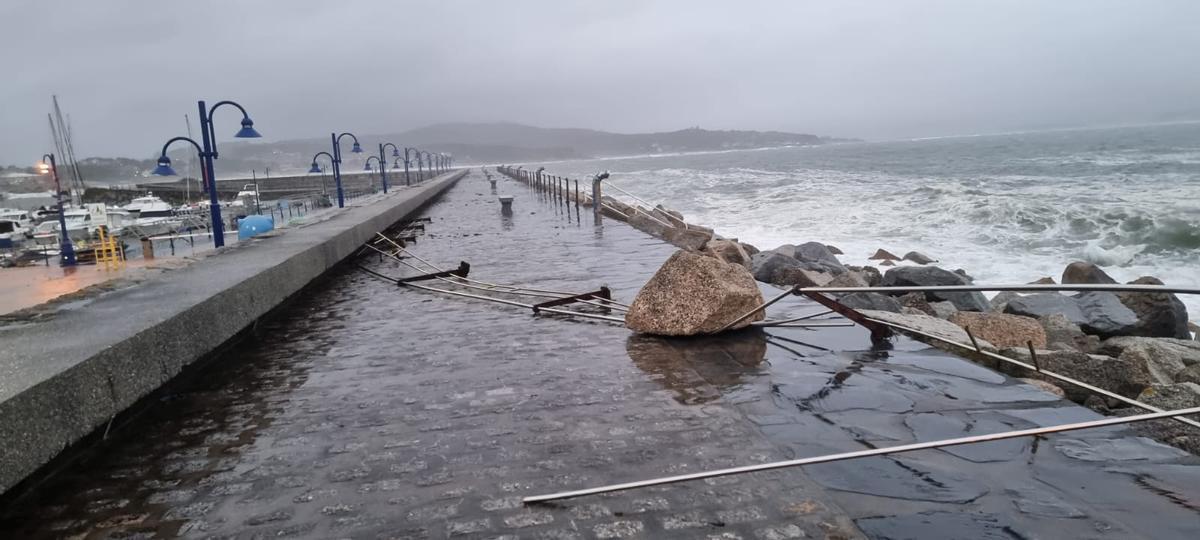 En San Vicente de O Grove, el temporal dejó daños importantes.