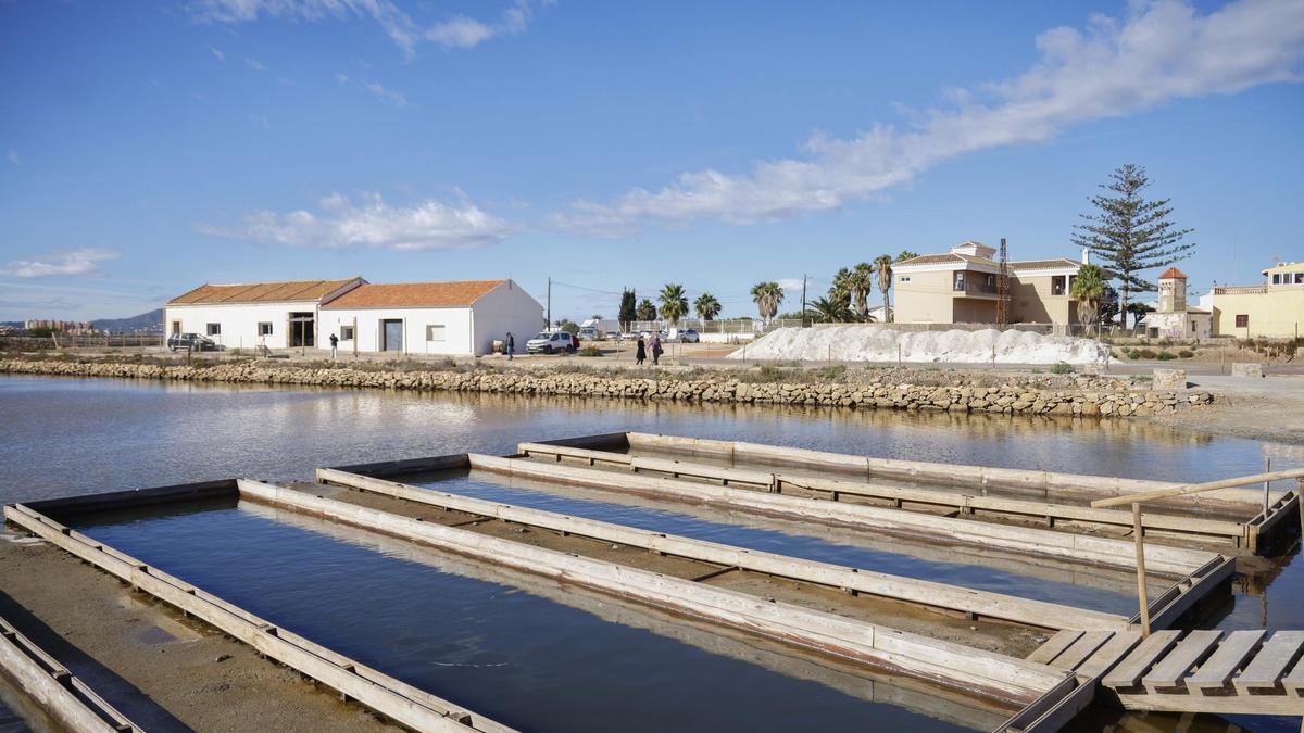 Las salinas de Marchamalo vuelven a producir sal artesanal apta para el consumo tras décadas.