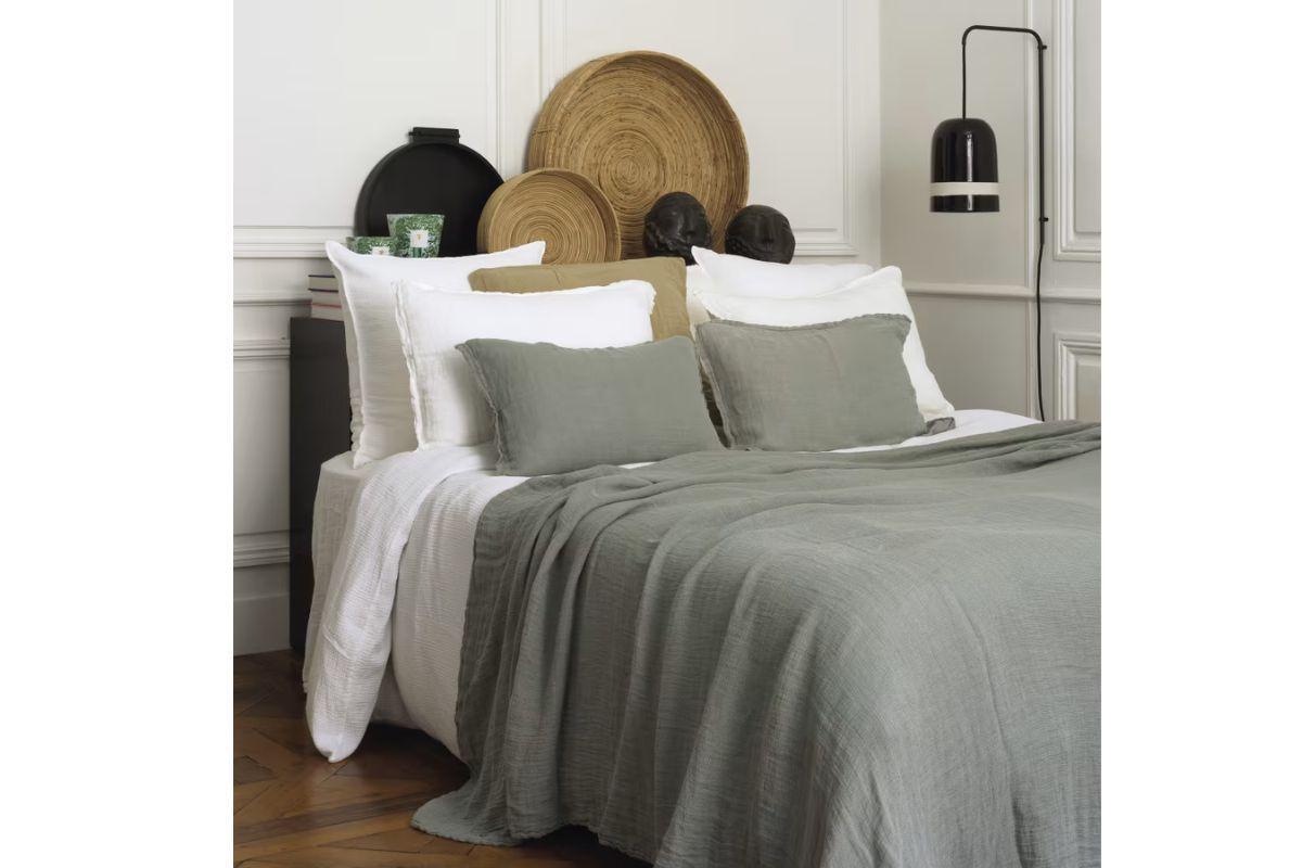 La colcha de lino que transformará por completo el estilo de tu dormitorio