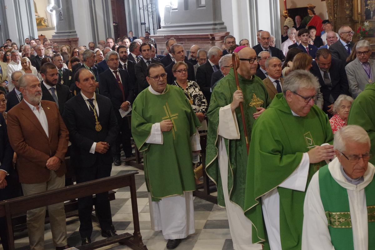 Toma de posesión del nuevo párroco de los Mártires, Isidro Calderón, en la Iglesia de San Juan