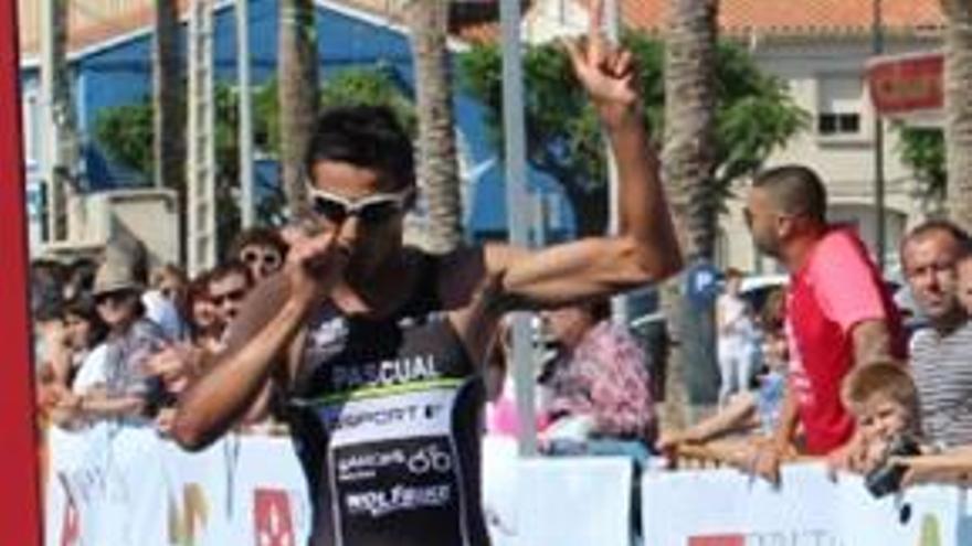 Jordi Pascual supera siete meses de lesión y regresa al podio en el triatlón de Vinaròs
