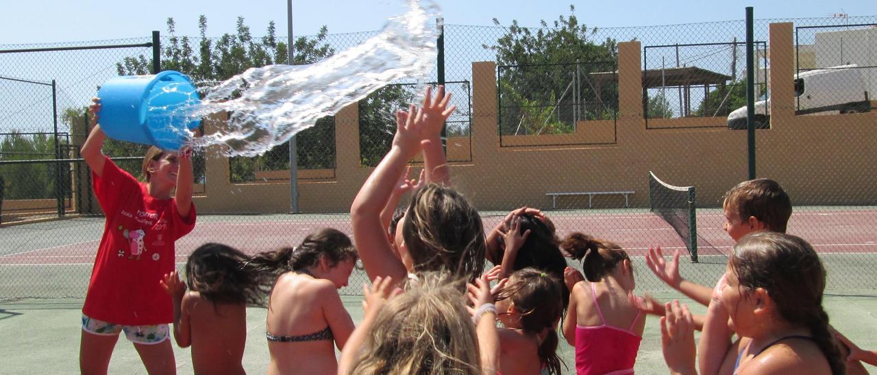 Actividades en las escuelas de verano de Santa Eulària, en una imagen de archivo