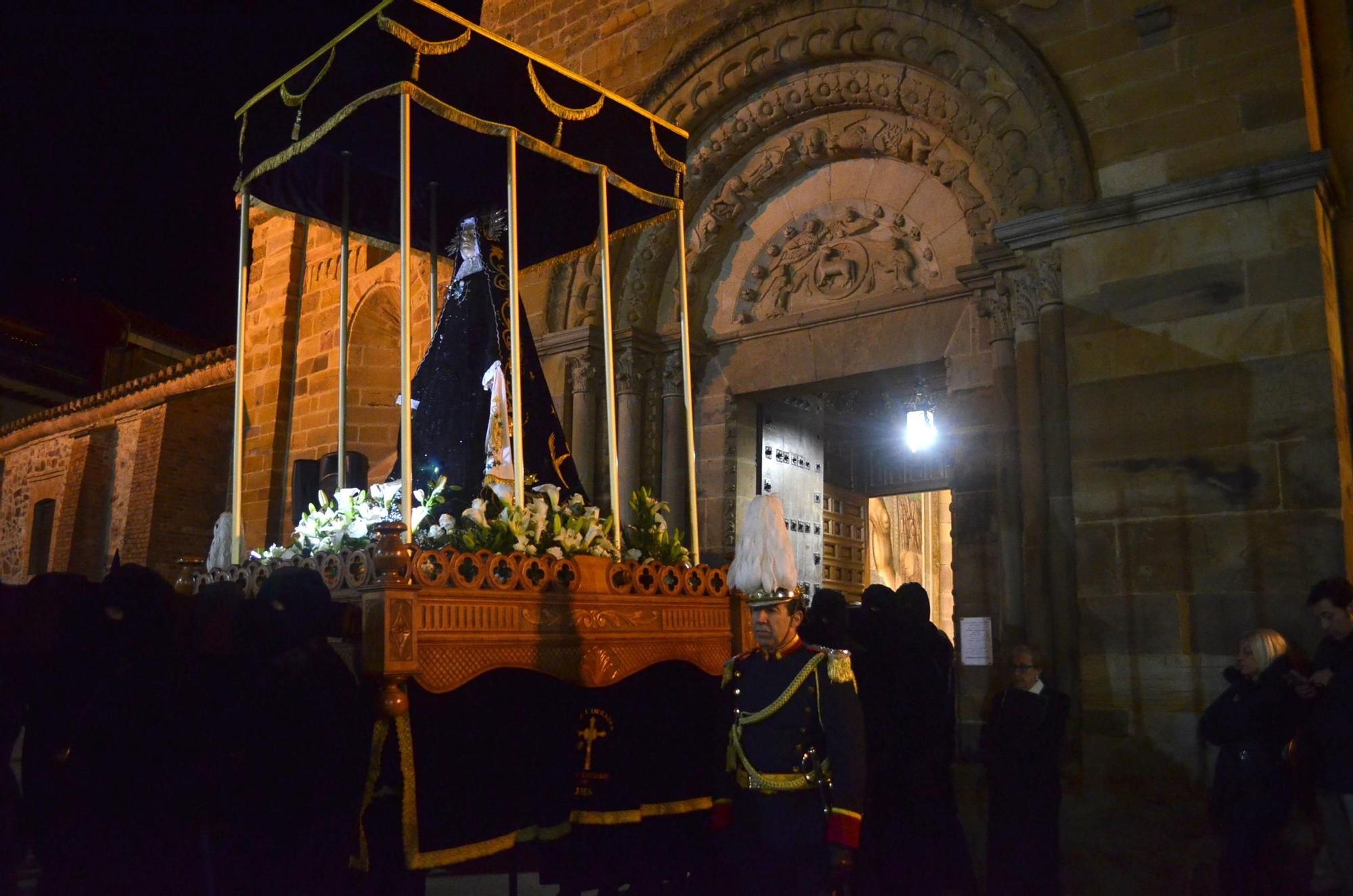 Semana Santa Benavente 2024: Así ha sido la Procesión del Santo Entierro