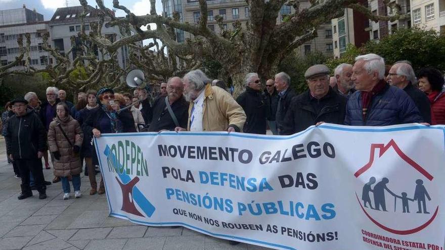 Los concentrados en la Plaza de Ravella en la movilización de Modepen. // Noé Parga