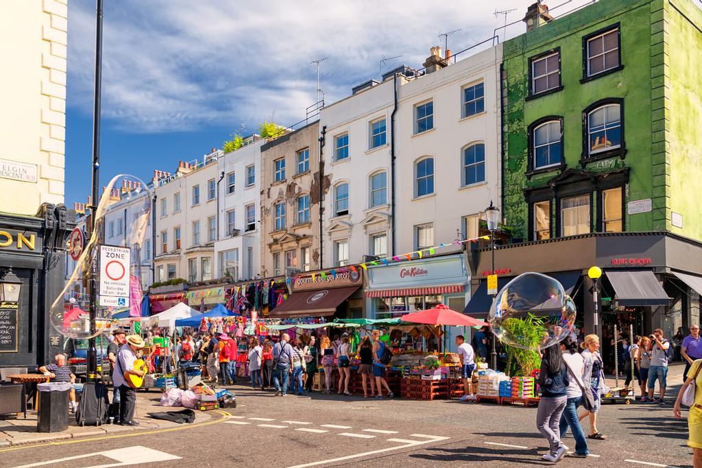 A Notting Hill se llega perfectamente en transporte público.